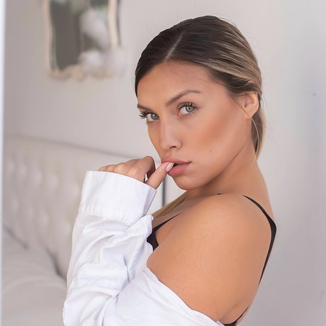 Alyson Gray onlyfans model