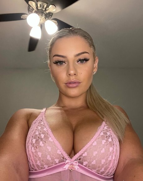Shayleexxo nude onlyfans pics