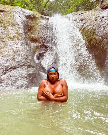 Hot Shot Hanah leaked nude onlyfans