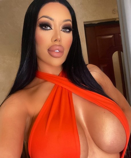 Lara Frost onlyfans.