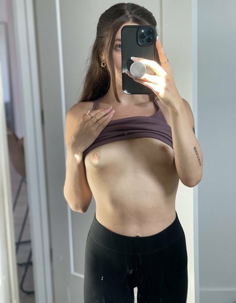 Maddiebelle boobs onlyfans