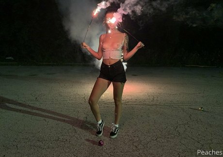 cremedelapeachh only fans pictures