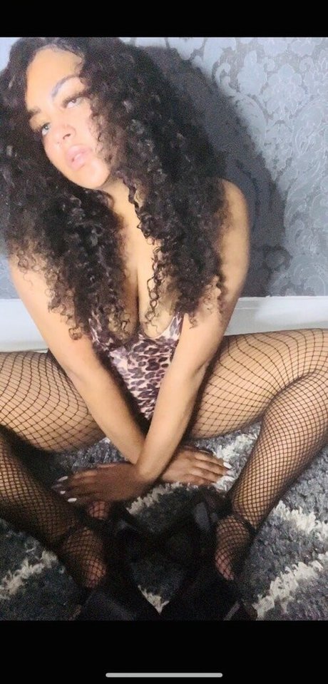 Stargirlsarah19x naked on onlyfans