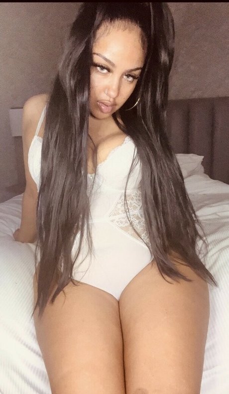 Stargirlsarah19x is on onlyfans