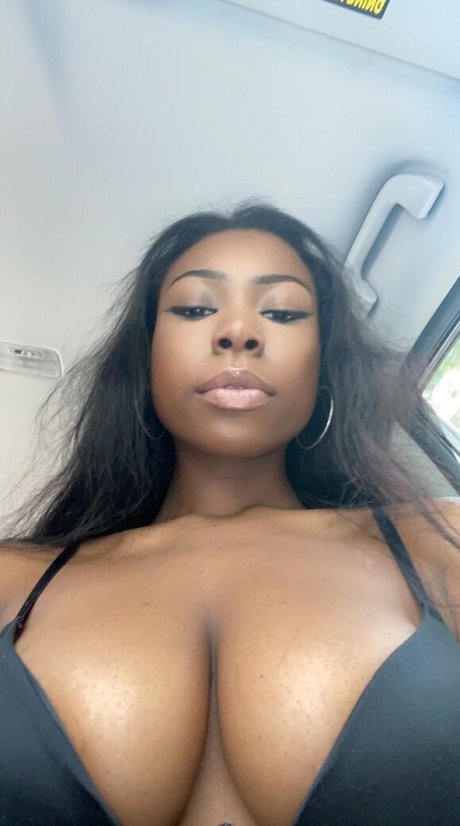 Annah Nicki Smith onlyfans leaked tits