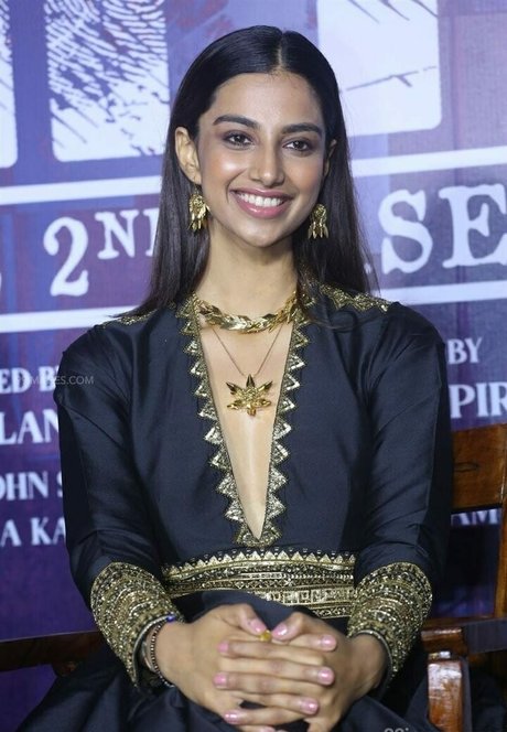 Meenakshi Chaudhary leaked onlyfans.