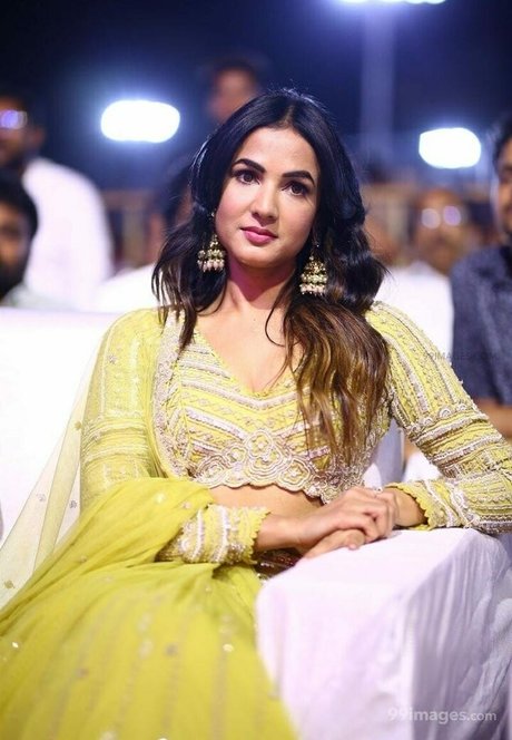 Sonal Chauhan onlyfans leaked.