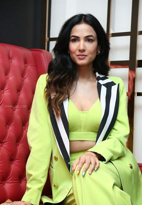 Sonal Chauhan onlyfans images