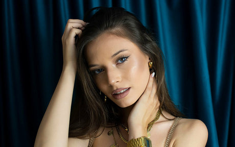 isia slay only fans.