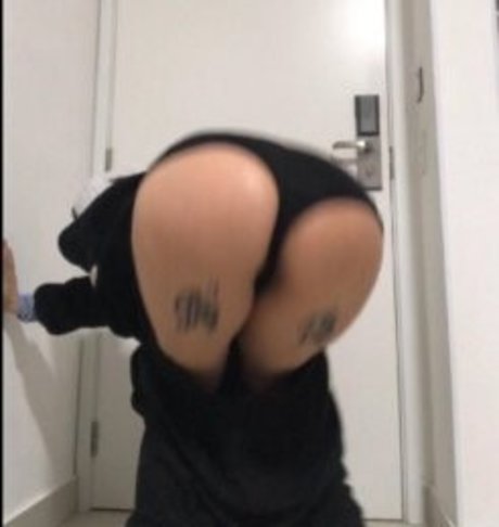 aks4vage onlyfans naked