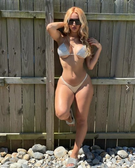 Emerald Kisses onlyfans leaked.