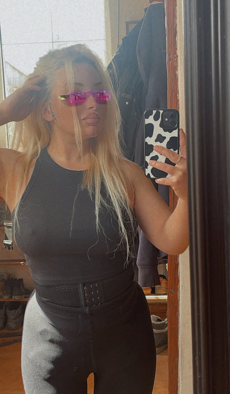 MiaNestiBaka nude onlyfans pics