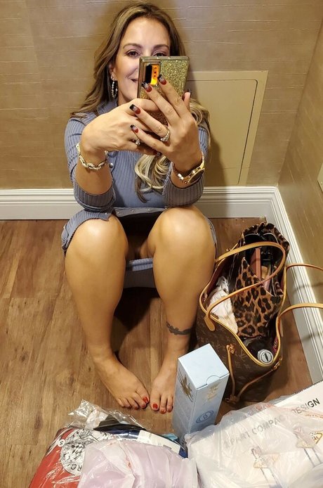 Down With Devina onlyfans fotos