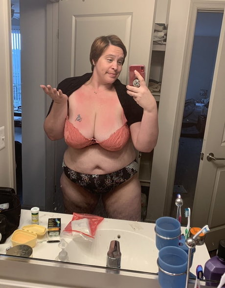 Juicy June naked on onlyfans