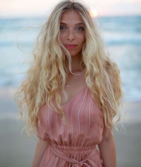 Tiny Miny Mo onlyfans creator