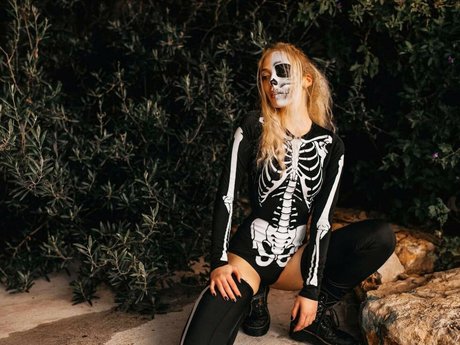 Tiny Miny Mo ass onlyfans