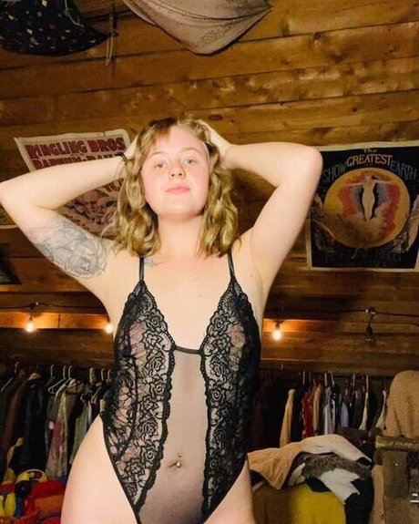 Simplylavenderlilacs onlyfans leaked.