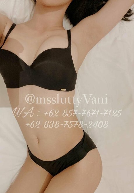 MssluttyVani onlyfans strip tease
