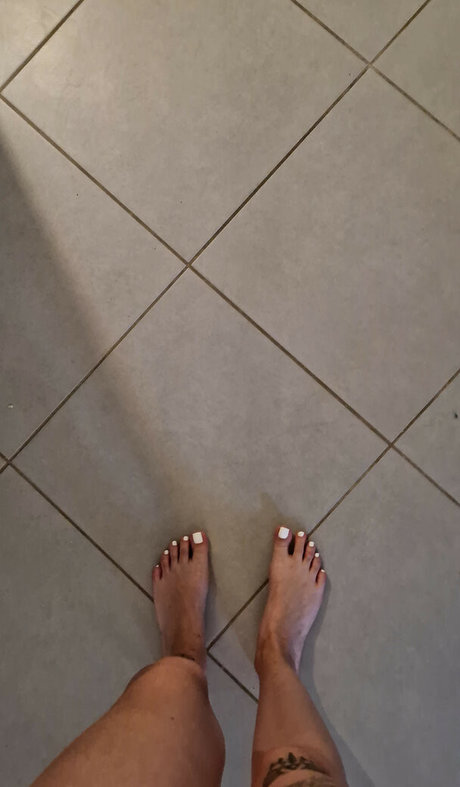 Livie Feet onlyfans images