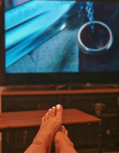 Livie Feet onlyfans model