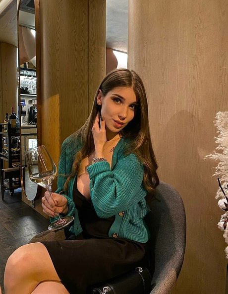 Rich Roxy onlyfans strip tease