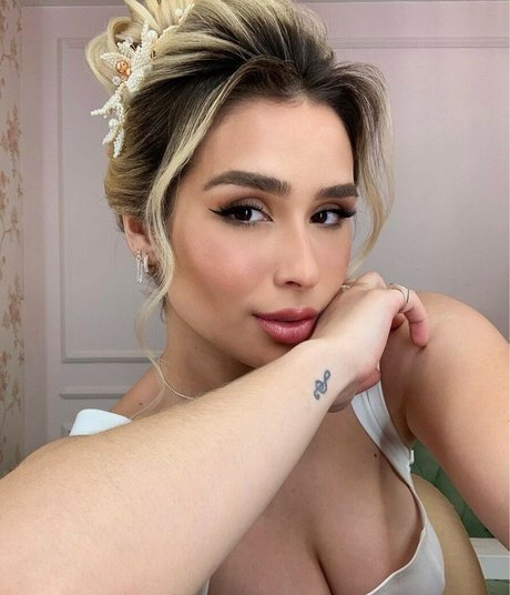 LoryLives onlyfans leaks