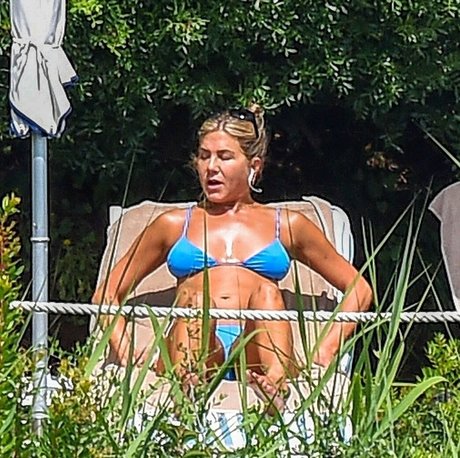 Jennifer Anniston hot onlyfans