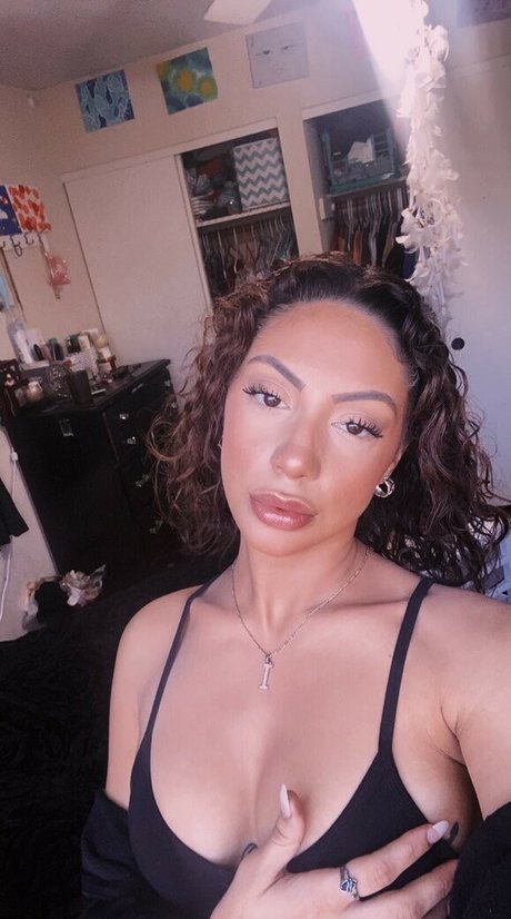 Izzy Clark nude onlyfans pics