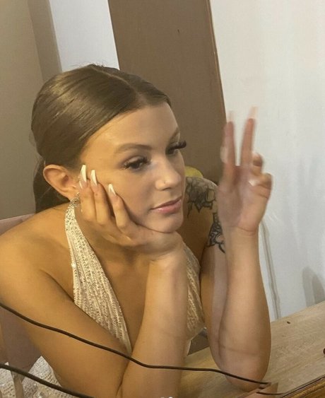 annalovesbanana onlyfans pictures