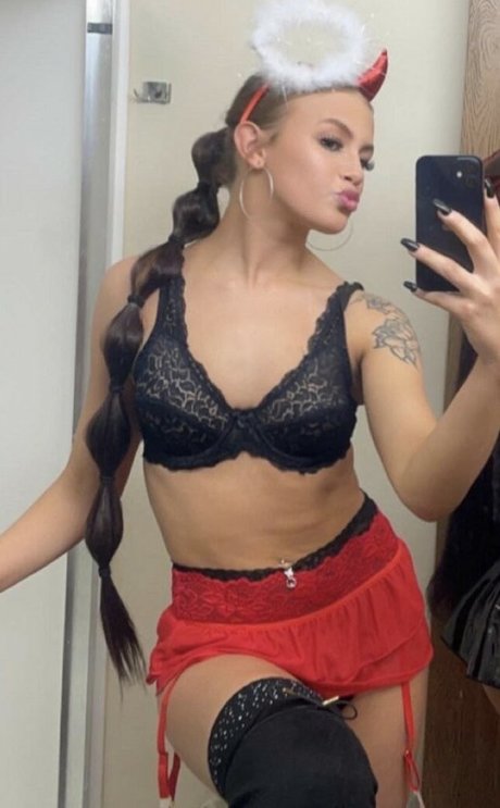 annalovesbanana onlyfans naked pics