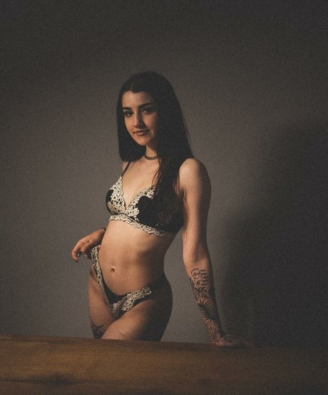 Lunathefairyy onlyfans model photos