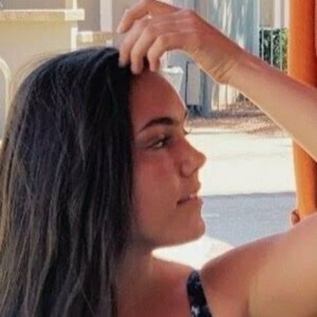 Maggie W topless onlyfans