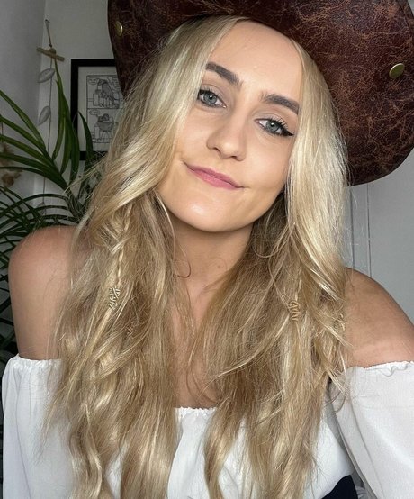 Ellierose Kelly hot onlyfans