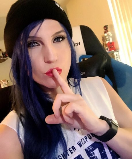 Leva Bates Profile pic