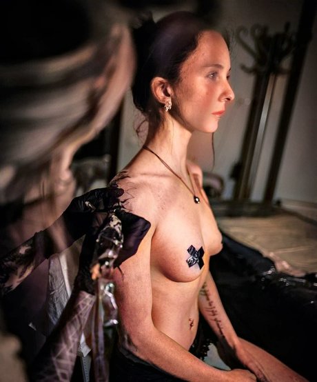 Infy Snow nude onlyfans leaks