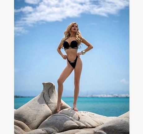 sexyhotbabe onlyfans topless