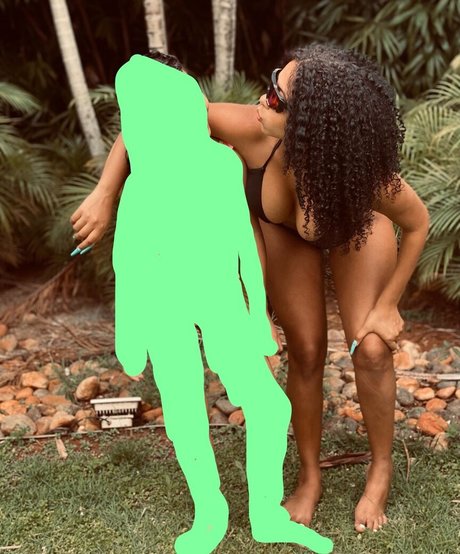 Vitoria Oliveira onlyfans nude leak