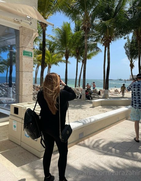 Zara Zahir onlyfans topless