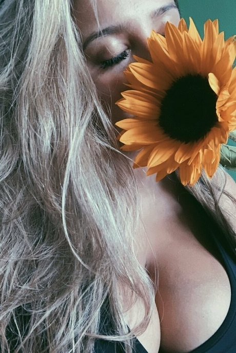 Zara Zahir Profile pic