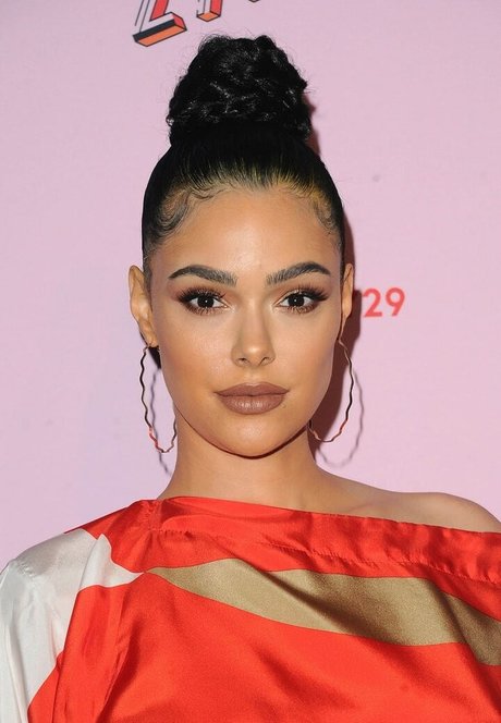 Anabelle Acosta topless onlyfans