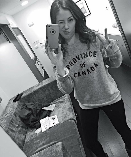 Amanda Crew nude onlyfans