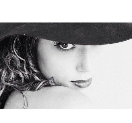 Amanda Crew naked onlyfans leak