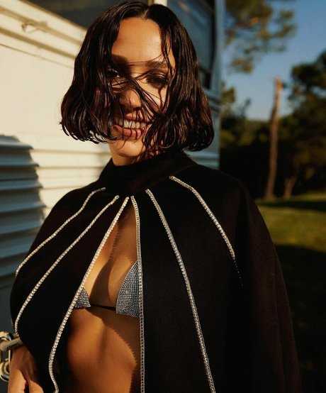 Zeynep Bastik onlyfans nude content