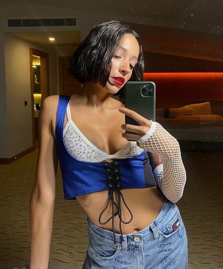 Zeynep Bastik nude onlyfans pics