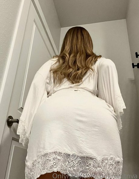 Polina Aura onlyfans sexy