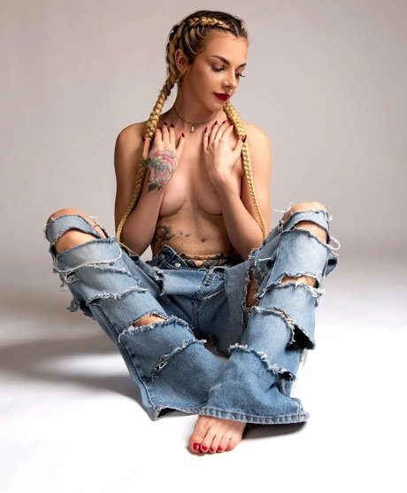 GothBaby x onlyfans model