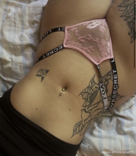 malaczarna topless onlyfans