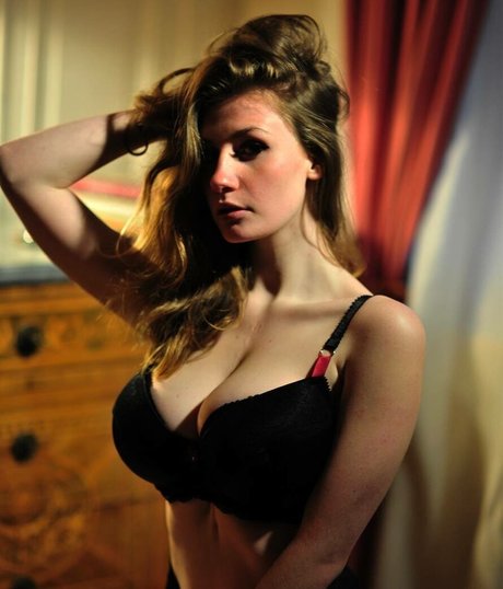 Nora Isabel onlyfans leak new