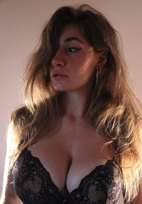 Nora Isabel strip onlyfans