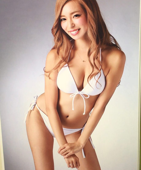 Hitomi 01270 onlyfans pictures